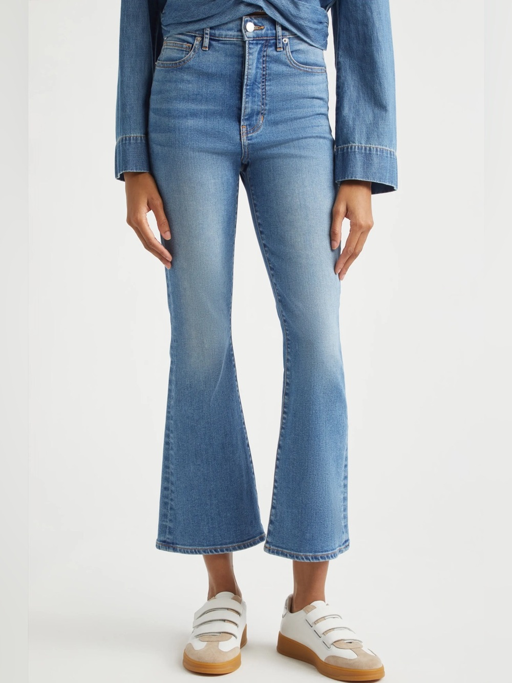 Abercrombie & Fitch '70s Vintage Flare Ultra High Rise Jeans in Blue - 26 Short